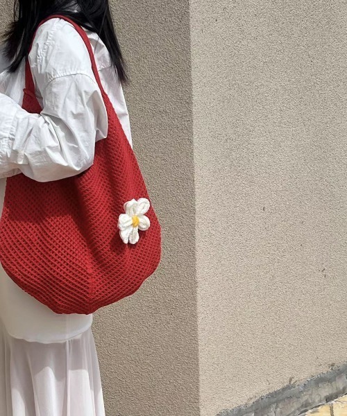 Miniministore(ミニミニストア)の「トートバッグ花モチーフ付き編みバッグ軽量(トートバッグ・レディース・グリーン/ピンク/レッド/ブルー/ライトブラウン/アイボリー・FREE)」の6枚目の写真