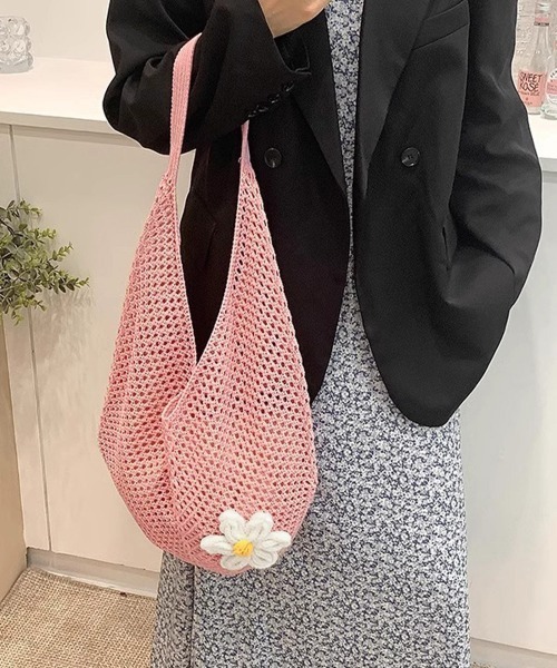 Miniministore(ミニミニストア)の「トートバッグ花モチーフ付き編みバッグ軽量(トートバッグ・レディース・グリーン/ピンク/レッド/ブルー/ライトブラウン/アイボリー・FREE)」の1枚目の写真