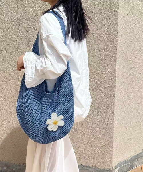 Miniministore(ミニミニストア)の「トートバッグ花モチーフ付き編みバッグ軽量(トートバッグ・レディース・グリーン/ピンク/レッド/ブルー/ライトブラウン/アイボリー・FREE)」の5枚目の写真