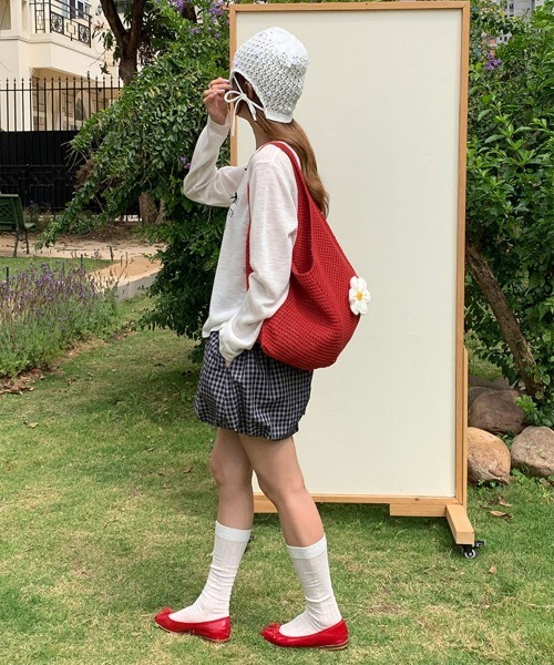 Miniministore(ミニミニストア)の「トートバッグ花モチーフ付き編みバッグ軽量(トートバッグ・レディース・グリーン/ピンク/レッド/ブルー/ライトブラウン/アイボリー・FREE)」の16枚目の写真