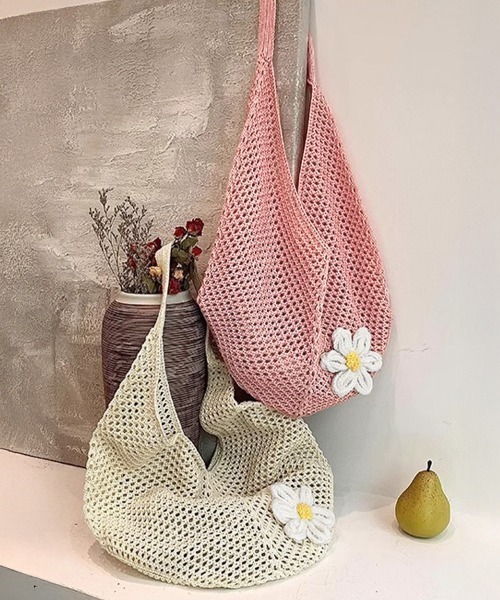 Miniministore(ミニミニストア)の「トートバッグ花モチーフ付き編みバッグ軽量(トートバッグ・レディース・グリーン/ピンク/レッド/ブルー/ライトブラウン/アイボリー・FREE)」の9枚目の写真