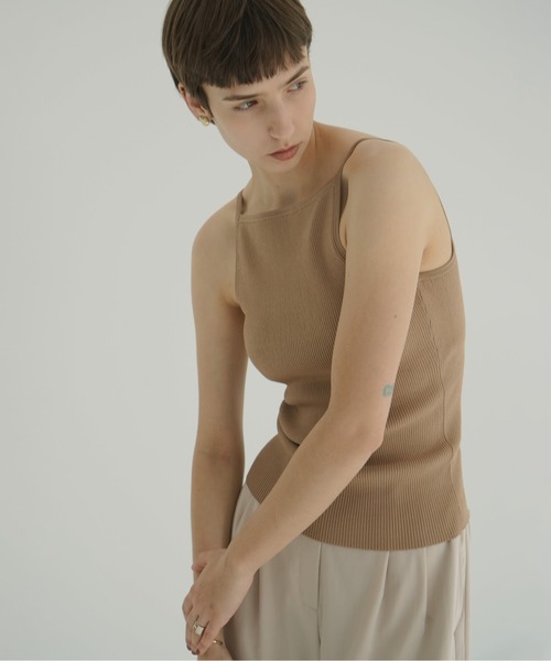 CLANE（クラネ）の「BOAT NECK BACK OPEN KNIT TOPS（タンクトップ・レディース・ベージュ/ピンク/アイボリー/ブラック・1/2）」の16枚目の写真