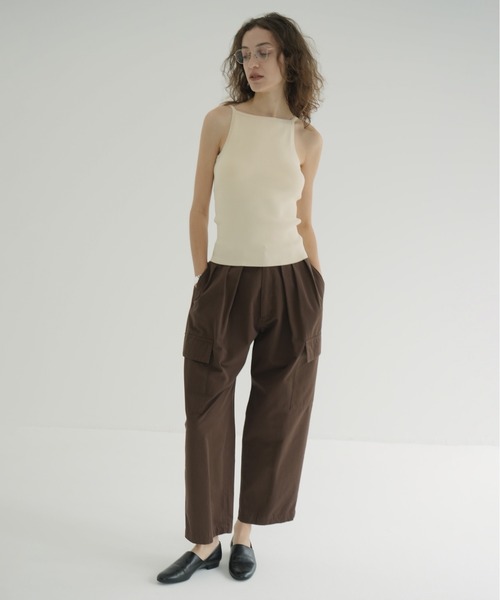 CLANE（クラネ）の「BOAT NECK BACK OPEN KNIT TOPS（タンクトップ・レディース・ベージュ/ピンク/アイボリー/ブラック・1/2）」の8枚目の写真