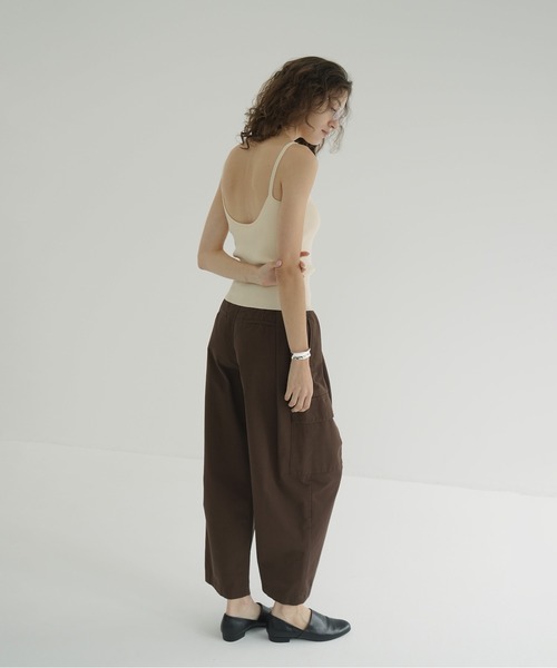 CLANE（クラネ）の「BOAT NECK BACK OPEN KNIT TOPS（タンクトップ・レディース・ベージュ/ピンク/アイボリー/ブラック・1/2）」の9枚目の写真