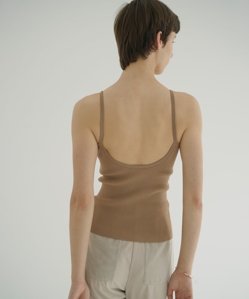 CLANE（クラネ）の「BOAT NECK BACK OPEN KNIT TOPS（タンクトップ・レディース・ベージュ/ピンク/アイボリー/ブラック・1/2）」の18枚目の写真