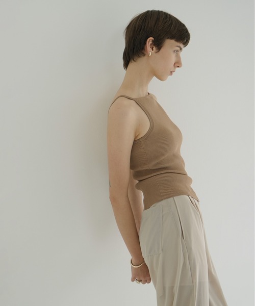 CLANE（クラネ）の「BOAT NECK BACK OPEN KNIT TOPS（タンクトップ・レディース・ベージュ/ピンク/アイボリー/ブラック・1/2）」の19枚目の写真