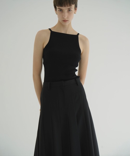 CLANE（クラネ）の「BOAT NECK BACK OPEN KNIT TOPS（タンクトップ・レディース・ベージュ/ピンク/アイボリー/ブラック・1/2）」の10枚目の写真