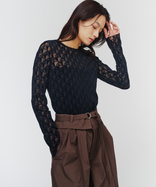 THINGS THAT MATTER（シングス ザット マター）の「MONOGRAM FLOCKY PRINT TULLE CROPPED TOPS / モノグラムフロッキープリントチュールクロップドトップス（Tシャツ/カットソー・レディース・ブラック×ホワイト/ベージュ/ブラック・FREE）」の21枚目の写真