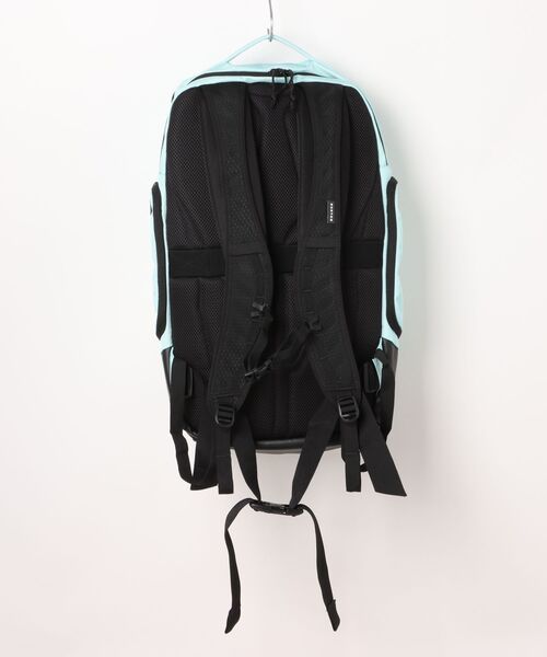 BURTON(バートン)の「Multipath 27L トラベル パック(ボストンバッグ・メンズ・サファリグリーン・FREE)」の2枚目の写真
