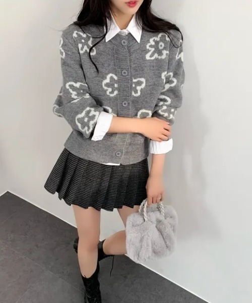 Maison Calme(メゾンカルム)の「【春万能アイテム】ルーズシルエット花柄ニットカーディガン 冷房対策(ニット/セーター・レディース・アイボリー/グレー・F)」の20枚目の写真