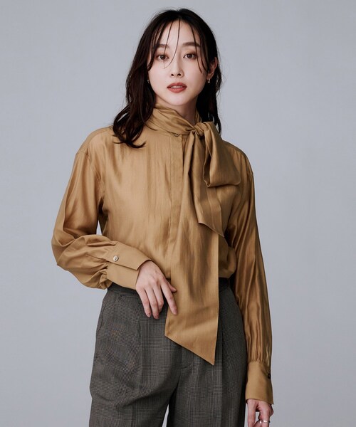 UNTITLED（アンタイトル）の「【ボウタイリボン/バンドカラー/レイヤード】2WAYシアーブラウス（シャツ/ブラウス・レディース・ホワイト/キャメル・02/04/44/48/00）」の10枚目の写真