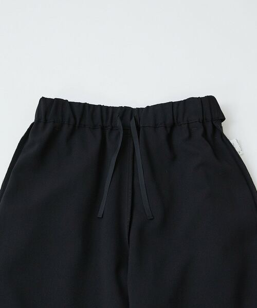 LOISIR（ロワズィール）の「エコダブルクロスクロップドパンツ（その他パンツ・レディース・ブラック・36/38/40）」の15枚目の写真