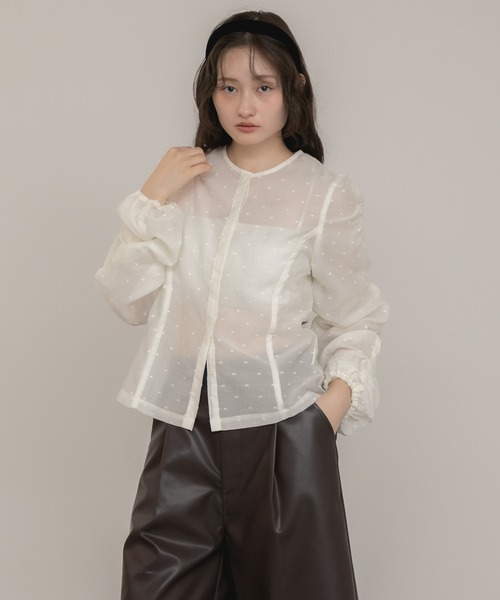 HEILIS(ヘイリス)の「【original】ドットシャーリング長袖ブラウス / シアートップス 水玉 ブラウス シャツ シヤーリング ギャザー 前開き 韓国 秋服 長袖 春服 オケージョン オフィスカジュアル 通勤 きれいめ ガーリー フレンチシック シアー 長袖 入学式 卒業式 入園式 ブラック アイボリー ホワイト ブラウス シャツ ドット(シャツ/ブラウス・レディース・ブラック/アイボリー・FREE)」の4枚目の写真