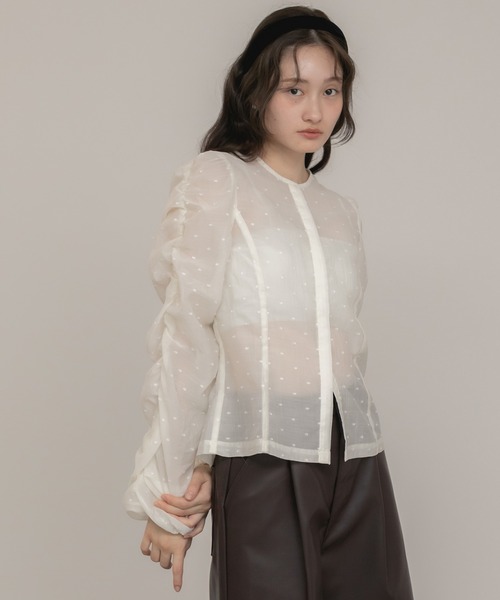 HEILIS(ヘイリス)の「【original】ドットシャーリング長袖ブラウス / シアートップス 水玉 ブラウス シャツ シヤーリング ギャザー 前開き 韓国 秋服 長袖 春服 オケージョン オフィスカジュアル 通勤 きれいめ ガーリー フレンチシック シアー 長袖 入学式 卒業式 入園式 ブラック アイボリー ホワイト ブラウス シャツ ドット(シャツ/ブラウス・レディース・ブラック/アイボリー・FREE)」の8枚目の写真