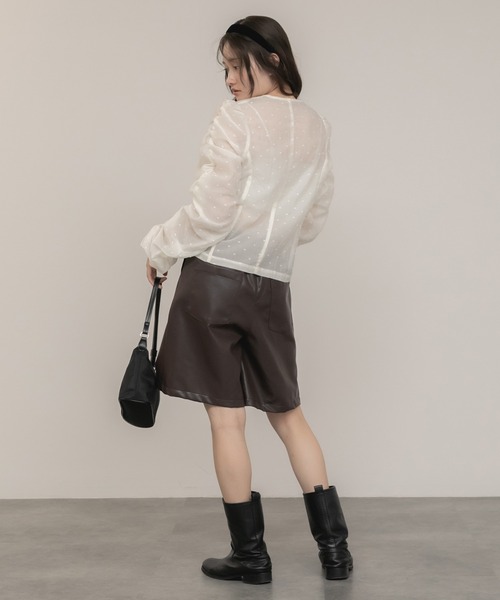 HEILIS(ヘイリス)の「【original】ドットシャーリング長袖ブラウス / シアートップス 水玉 ブラウス シャツ シヤーリング ギャザー 前開き 韓国 秋服 長袖 春服 オケージョン オフィスカジュアル 通勤 きれいめ ガーリー フレンチシック シアー 長袖 入学式 卒業式 入園式 ブラック アイボリー ホワイト ブラウス シャツ ドット(シャツ/ブラウス・レディース・ブラック/アイボリー・FREE)」の13枚目の写真