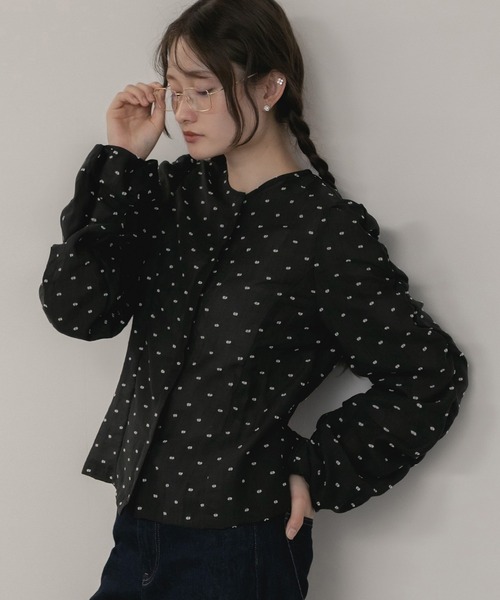 HEILIS(ヘイリス)の「【original】ドットシャーリング長袖ブラウス / シアートップス 水玉 ブラウス シャツ シヤーリング ギャザー 前開き 韓国 秋服 長袖 春服 オケージョン オフィスカジュアル 通勤 きれいめ ガーリー フレンチシック シアー 長袖 入学式 卒業式 入園式 ブラック アイボリー ホワイト ブラウス シャツ ドット(シャツ/ブラウス・レディース・ブラック/アイボリー・FREE)」の16枚目の写真