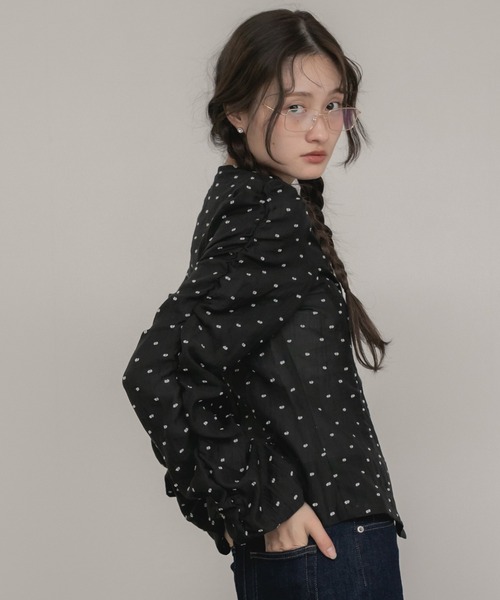 HEILIS(ヘイリス)の「【original】ドットシャーリング長袖ブラウス / シアートップス 水玉 ブラウス シャツ シヤーリング ギャザー 前開き 韓国 秋服 長袖 春服 オケージョン オフィスカジュアル 通勤 きれいめ ガーリー フレンチシック シアー 長袖 入学式 卒業式 入園式 ブラック アイボリー ホワイト ブラウス シャツ ドット(シャツ/ブラウス・レディース・ブラック/アイボリー・FREE)」の18枚目の写真