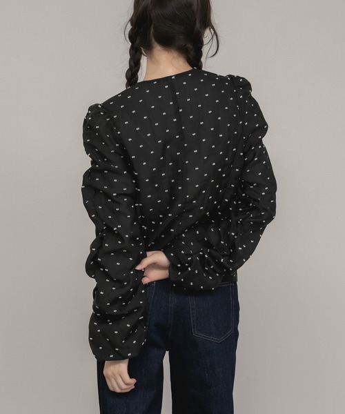 HEILIS(ヘイリス)の「【original】ドットシャーリング長袖ブラウス / シアートップス 水玉 ブラウス シャツ シヤーリング ギャザー 前開き 韓国 秋服 長袖 春服 オケージョン オフィスカジュアル 通勤 きれいめ ガーリー フレンチシック シアー 長袖 入学式 卒業式 入園式 ブラック アイボリー ホワイト ブラウス シャツ ドット(シャツ/ブラウス・レディース・ブラック/アイボリー・FREE)」の17枚目の写真