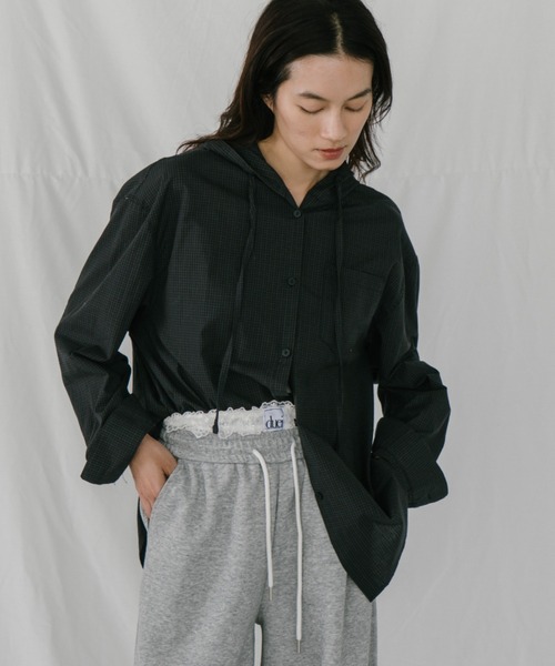 duei（デュイ）の「オーバーサイズチェックフーディーシャツ（シャツ/ブラウス・レディース・ブラウン/ネイビー・FREE）」の2枚目の写真