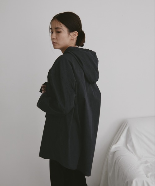 duei（デュイ）の「オーバーサイズチェックフーディーシャツ（シャツ/ブラウス・レディース・ブラウン/ネイビー・FREE）」の4枚目の写真