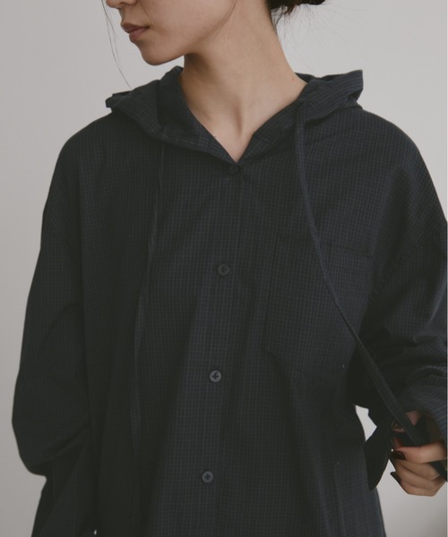 duei（デュイ）の「オーバーサイズチェックフーディーシャツ（シャツ/ブラウス・レディース・ブラウン/ネイビー・FREE）」の11枚目の写真