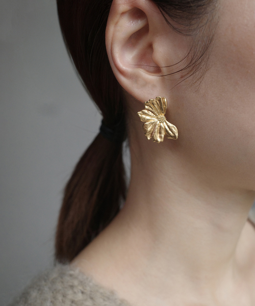 AGAPEE フラワーピアス MONEA EARRINGS（ピアス（両耳用））｜SLOBE