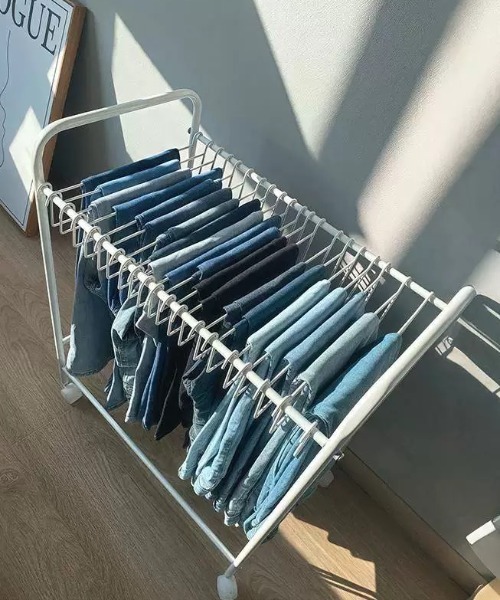 Made in I（メイドインアイ）の「キャスター付きボトムハンガーラック（収納グッズ・レディース・ブラック/ホワイト・FREE）」の10枚目の写真