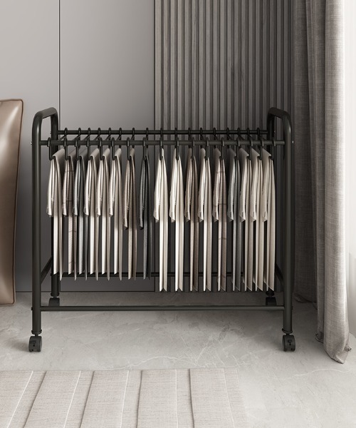 Made in I（メイドインアイ）の「キャスター付きボトムハンガーラック（収納グッズ・レディース・ブラック/ホワイト・FREE）」の8枚目の写真