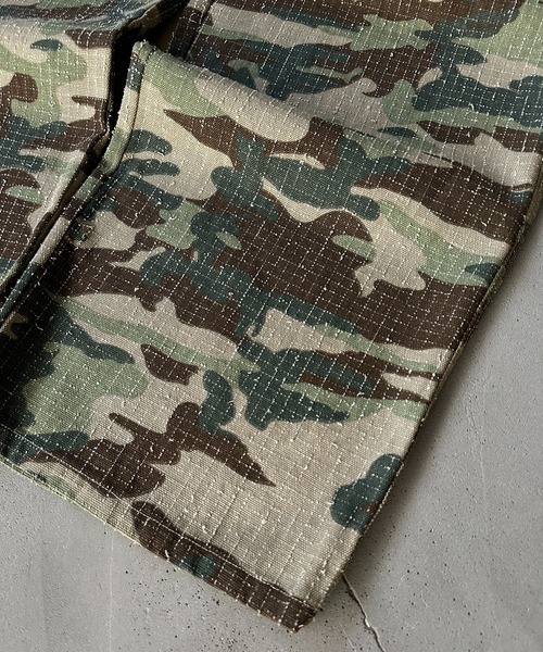 kutir（クティール）の「ASSORTED RIPSTOP DESIGN BAGGY DUCK PANT／アソートリップストップデザインバギーダックパンツ（その他パンツ・メンズ・ブラック/カーキ・SMALL/MEDIUM/LARGE）」の19枚目の写真