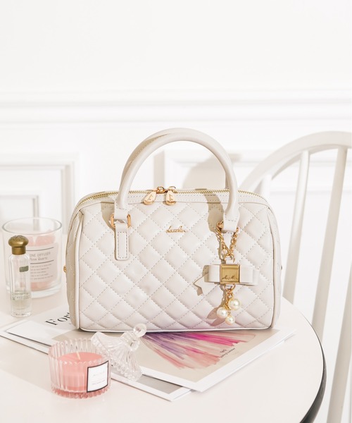 dazzlin（ダズリン）の「【dazzlin / ダズリン】 リボンチャーム付き キルティングボストンバッグ（ボストンバッグ・レディース・アイボリー/ブラック/ミント/ピンク・FREE）」の2枚目の写真