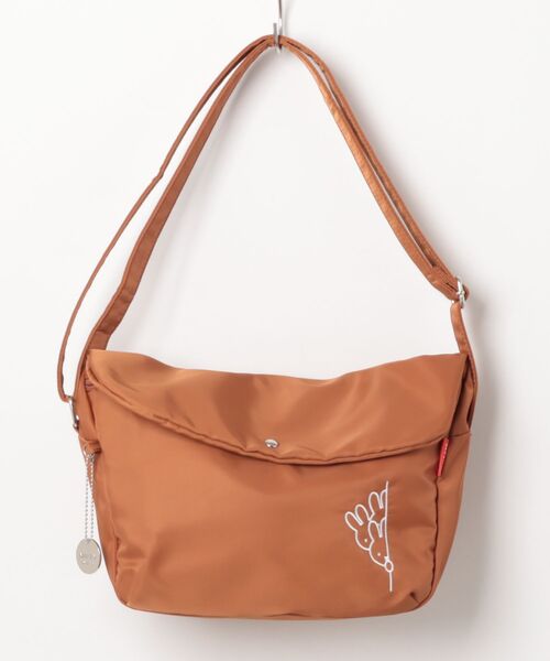 zucchero（ズッケロ）の「miffy ミッフィー ショルダーバッグ メッセンジャー レディース 軽量 ナイロン かくれんぼミッフィー 62093（ショルダーバッグ・レディース・ブラック/ベージュ/ピンク/ブラウン/カーキ・FREE）」の2枚目の写真