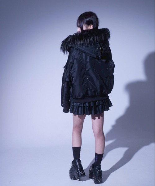 REFLEM(レフレム)の「『REFLEM/レフレム』スタッズ付きナイロンN2Bジャケット(ブルゾン・レディース・ブラック/ブラック×グレー・FREE)」の5枚目の写真