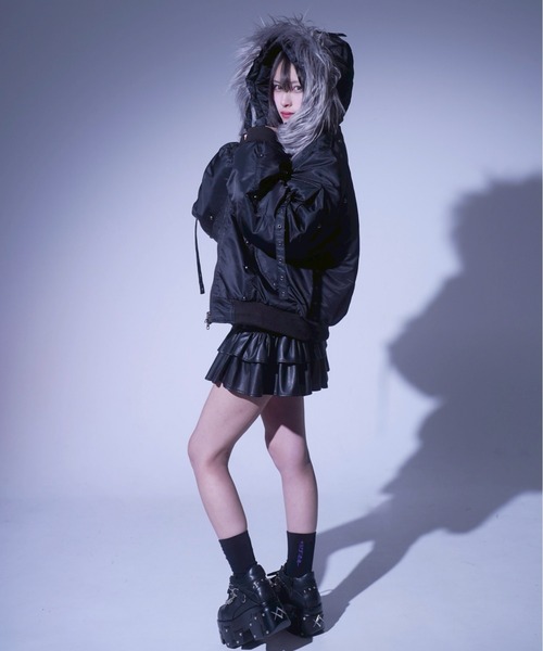 REFLEM(レフレム)の「『REFLEM/レフレム』スタッズ付きナイロンN2Bジャケット(ブルゾン・レディース・ブラック/ブラック×グレー・FREE)」の11枚目の写真