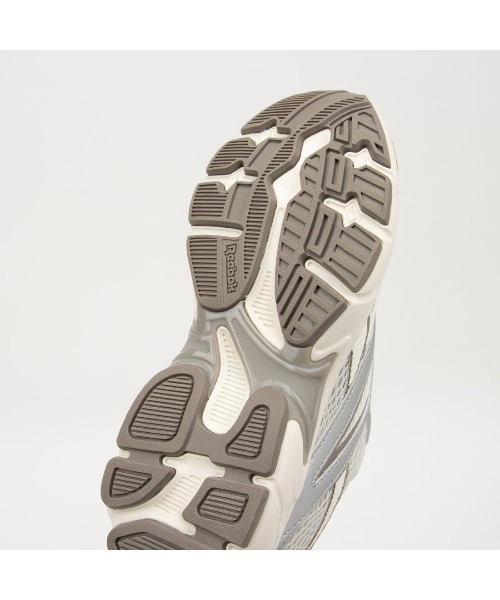 Reebok(リーボック)の「ロード プライム / REEBOK ROAD PRIME(スニーカー・メンズ・グレー・30.0cm/29.0cm/28.5cm/28.0cm/27.5cm/27.0cm/26.5cm/26.0cm/25.5cm/25.0cm/24.0cm/24.5cm/23.0cm/23.5cm)」の3枚目の写真