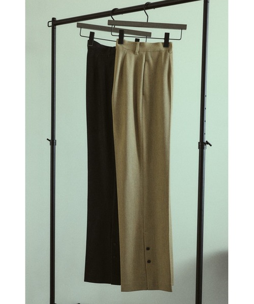 RIM.ARK（リムアーク）の「Hem design slim stretch PT ヘム デザイン スリム ストレッチ パンツ（スラックス・レディース・ブラック/ブラウン/イエロー・38/36）」の9枚目の写真