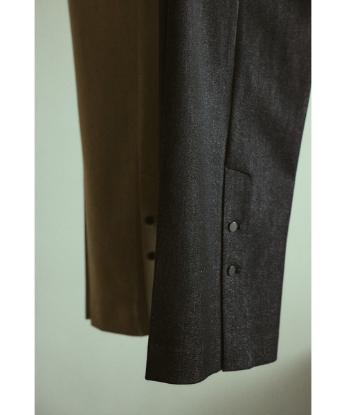 RIM.ARK（リムアーク）の「Hem design slim stretch PT ヘム デザイン スリム ストレッチ パンツ（スラックス・レディース・ブラック/ブラウン/イエロー・38/36）」の10枚目の写真