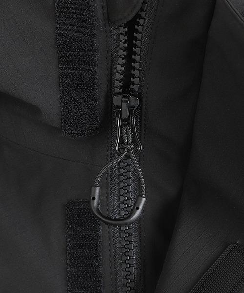 CMF OUTDOOR GARMENT（シーエムエフアウトドアガーメント）の「CMF OUTDOOR GARMENT / シーエムエフ アウトドア ガーメント：LEVEL6 COEXIST：CMF2501-J02C[AST]（マウンテンパーカー・メンズ・ブラック・M/L）」の3枚目の写真