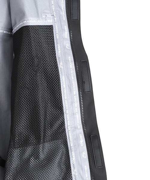 CMF OUTDOOR GARMENT（シーエムエフアウトドアガーメント）の「CMF OUTDOOR GARMENT / シーエムエフ アウトドア ガーメント：LEVEL6 COEXIST：CMF2501-J02C[AST]（マウンテンパーカー・メンズ・ブラック・M/L）」の7枚目の写真