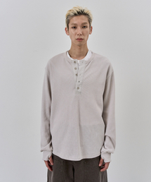 NUAKLE（ヌアクル）の「(m) ヴィンテージダイングヘンリーネックTシャツ_アッシュアイボリー（Tシャツ/カットソー）」