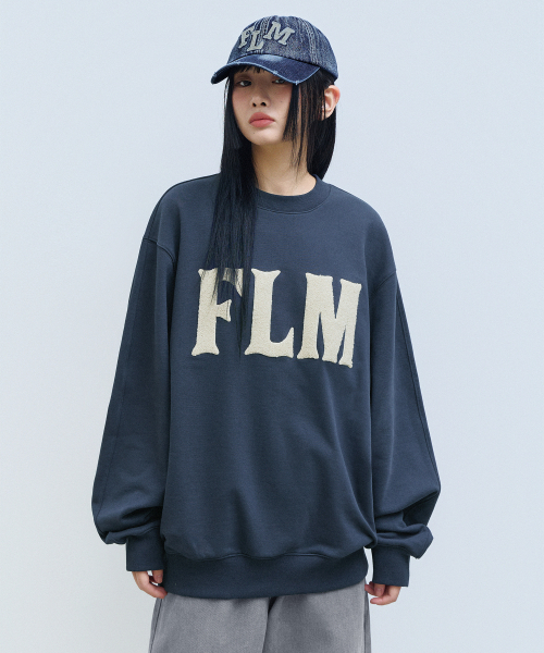 F.ILLUMINATE（フィルミネイト）の「FLM ブークルロゴスウェットシャツ-ネイビー（スウェット・レディース・その他・SMALL/MEDIUM/LARGE）」の3枚目の写真