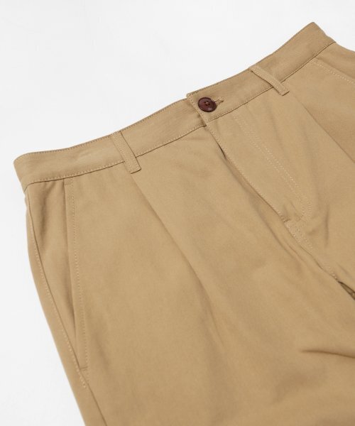 FRIZMWORKS(フリズムワークス)の「OG HAWORTH ONE TUCK PANTS _ BEIGE(その他パンツ・メンズ・その他・SMALL/MEDIUM/LARGE/X-LARGE)」の4枚目の写真