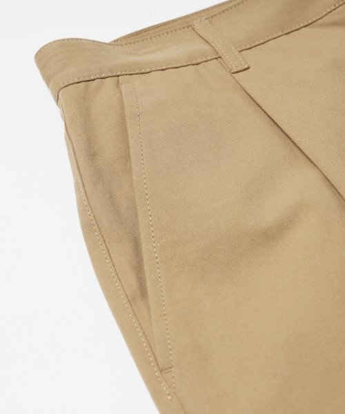 FRIZMWORKS(フリズムワークス)の「OG HAWORTH ONE TUCK PANTS _ BEIGE(その他パンツ・メンズ・その他・SMALL/MEDIUM/LARGE/X-LARGE)」の6枚目の写真
