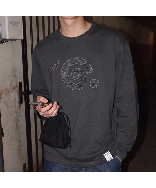 GRAVER（グレーバー）の「[ユニセックス]GシンボルロングスリーブTシャツ_3カラー（Tシャツ/カットソー・レディース・ホワイト/ブラック/チャコール・LARGE/MEDIUM）」の3枚目の写真