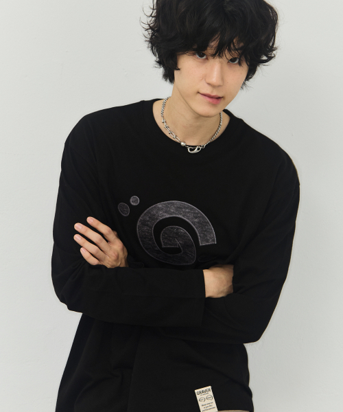 GRAVER（グレーバー）の「[ユニセックス]GシンボルロングスリーブTシャツ_3カラー（Tシャツ/カットソー・レディース・ホワイト/ブラック/チャコール・LARGE/MEDIUM）」の9枚目の写真