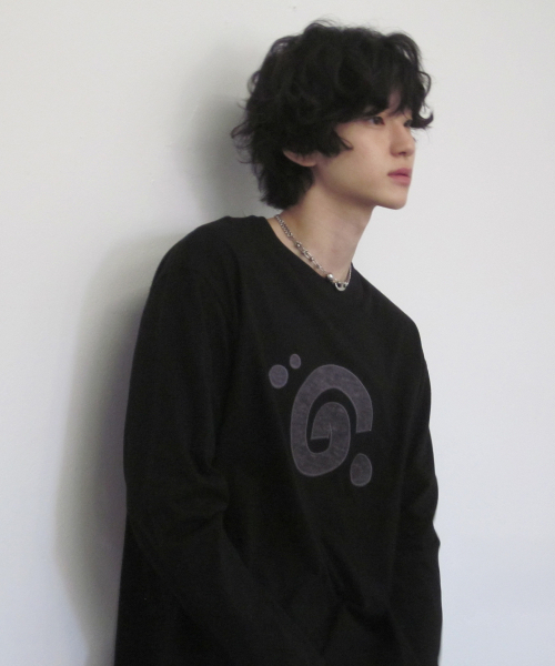 GRAVER（グレーバー）の「[ユニセックス]GシンボルロングスリーブTシャツ_3カラー（Tシャツ/カットソー・レディース・ホワイト/ブラック/チャコール・LARGE/MEDIUM）」の11枚目の写真