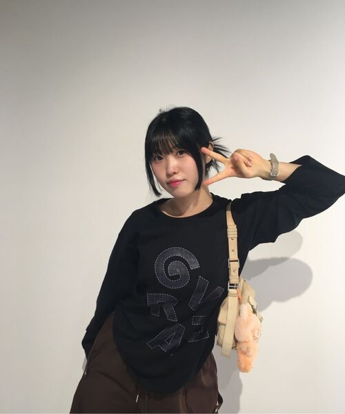 GRAVER（グレーバー）の「[ユニセックス]GシンボルロングスリーブTシャツ_3カラー（Tシャツ/カットソー・レディース・ホワイト/ブラック/チャコール・LARGE/MEDIUM）」の15枚目の写真