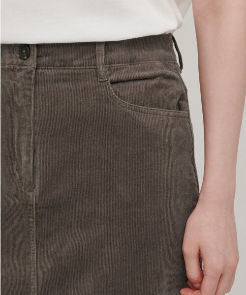 MUSINSA STANDARD WOMAN（ムシンサスタンダードウーマン）の「レディースコーデュロイミドル丈[カーキブラウン]（スカート・レディース・その他・SMALL/MEDIUM/LARGE/X-SMALL）」の4枚目の写真