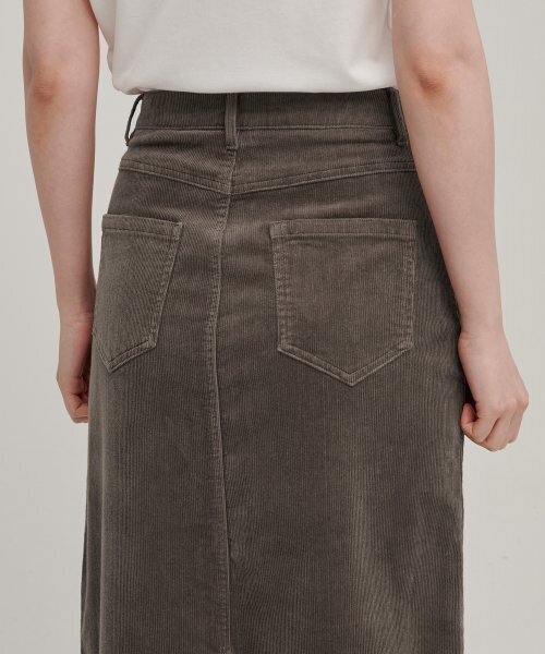 MUSINSA STANDARD WOMAN（ムシンサスタンダードウーマン）の「レディースコーデュロイミドル丈[カーキブラウン]（スカート・レディース・その他・SMALL/MEDIUM/LARGE/X-SMALL）」の5枚目の写真