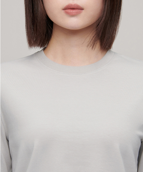 MUSINSA STANDARD WOMAN（ムシンサスタンダードウーマン）の「ウィメンズフレキシブルクルーネック長袖Tシャツ[ライトグレー]（Tシャツ/カットソー・レディース・その他・SMALL/MEDIUM/LARGE/X-LARGE/X-SMALL）」の6枚目の写真