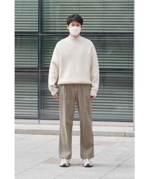 MUSINSA STANDARD（ムシンサスタンダード）の「ワイドコーデュロイパンツ【ライトベージュ】（その他パンツ・メンズ・その他・27/28/29/34/32/30/31/33/26/38/36）」の11枚目の写真